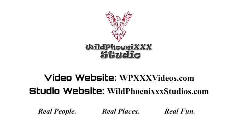 Wild Phoenixxx Studios: La masturbación del espejo salvaje de Taylor Pierce: frotando hasta...
