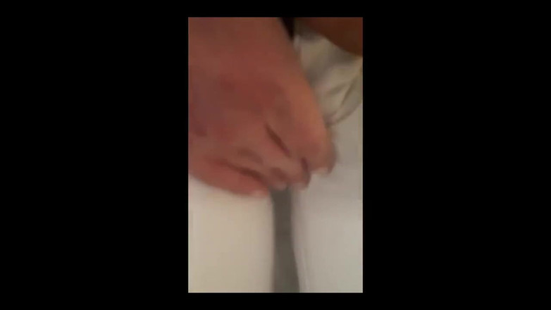 CyntiaCymes: Desperate Pee in White Jeans and Highheels and Rubbing My...