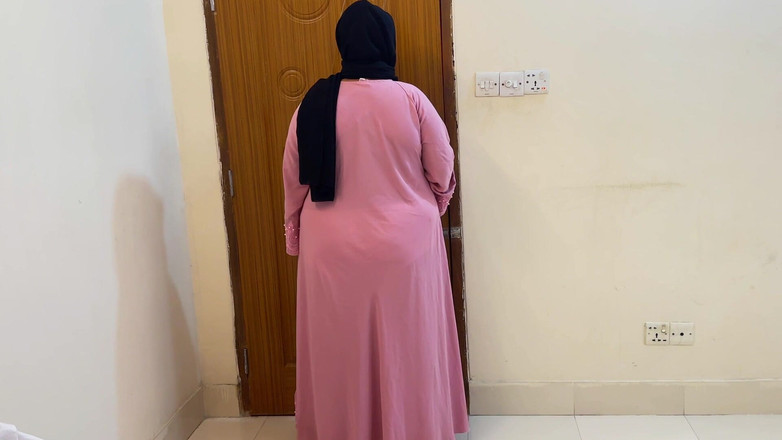 Aria Mia: Marruecos - enormes tetas y culona hermosa tía caliente en hijabi...