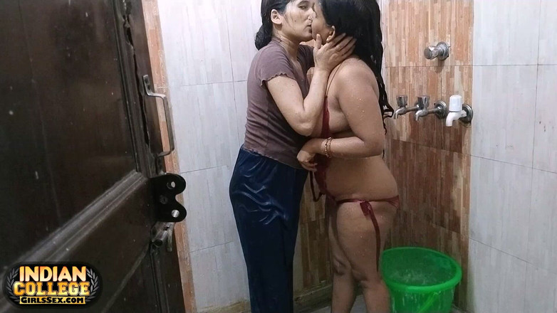 Indian Lesbians: India amiga lesbiana me ayuda a olvidar a mi novio...