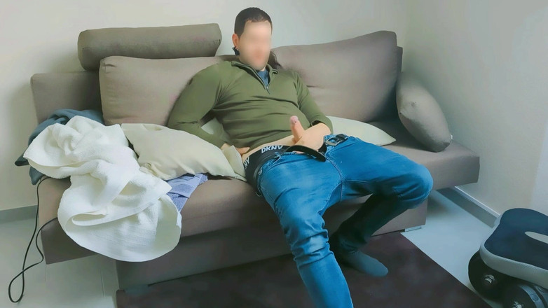 Kinkymah: Kåt manlig botten retar tätt hål med dildo och kommer...