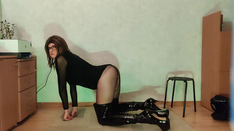 MicziCD: I Receive New Boots and Walk in Them for the...