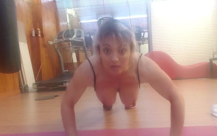 Mary Rider Pornstar: Titty Tuesday Pushups