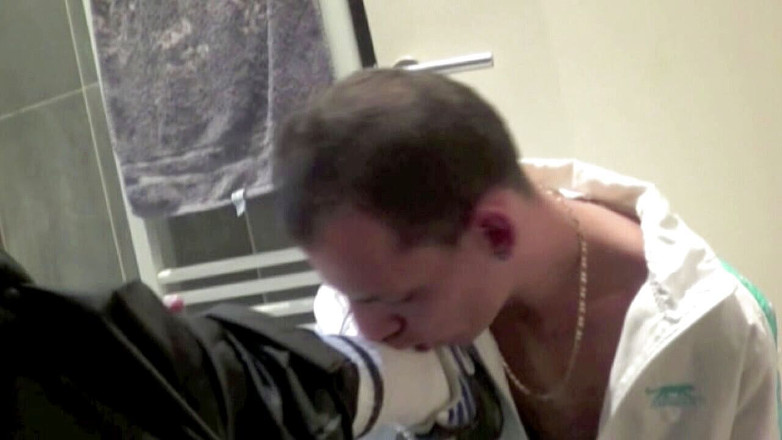 Crunch Boy: Chico scally sumiso faldo a los pies de twink francés