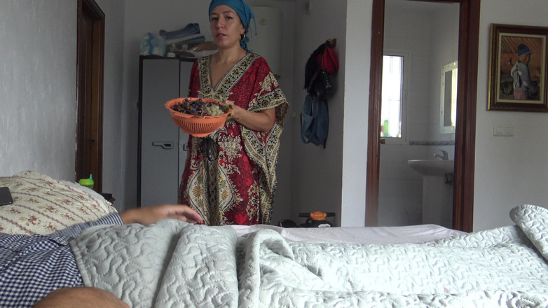 Souzan Halabi: Married Kurdish Cleaning Maid Lets Tourist Cum in Her Mouth