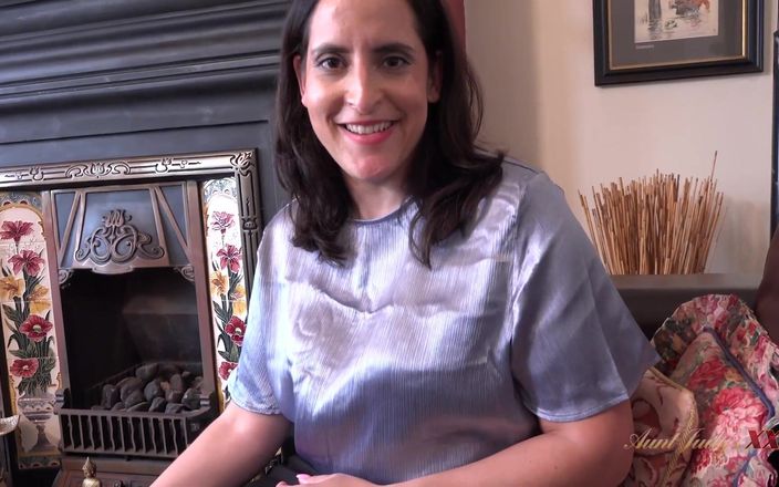 Aunt Judy's XXX: Stepauntjudysxxx - la tua padrona di casa milf tettona Lorelei trova...