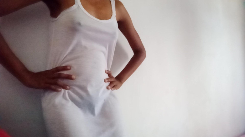 TEENADESI: Joven india seduce para jugar con sus tetas - 3