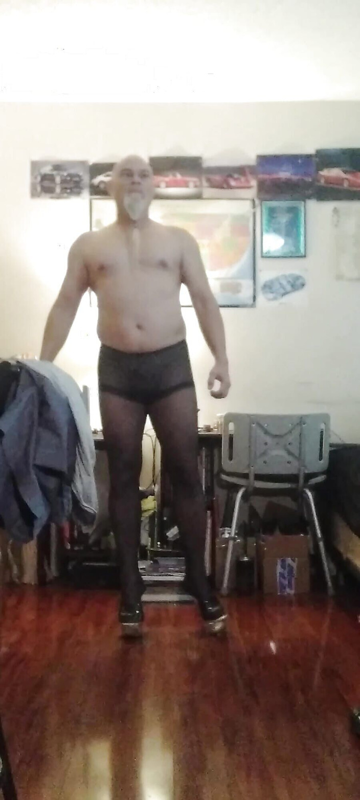 MrLeggs: I Like to Dress up Wen I'm Home Alone