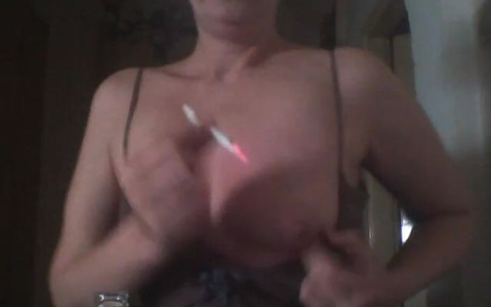 Dominatrix Redsonyja: ¿Sabes cómo una botella de vidrio puede llenar agujeros en...