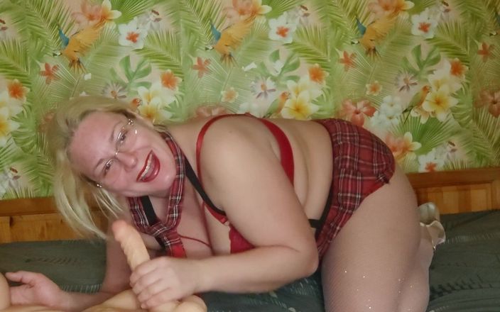Putarankahotmilf: Унижение маленького хуя и яиц