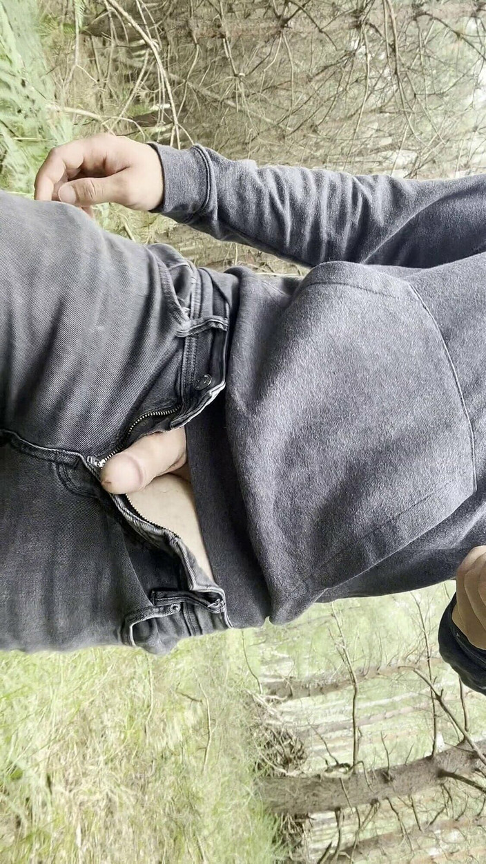 Apomit: Publicboy18 young boy in pants flashes, strips and masturbates
