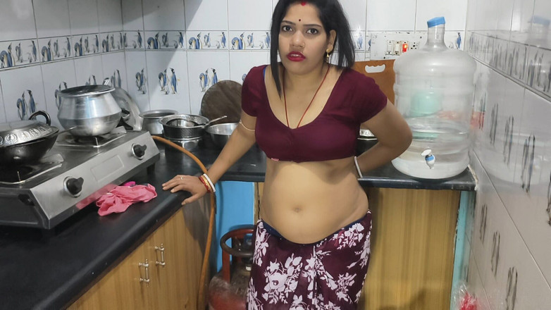 Sona bhabhi: Sexy Indian Housewife Enjoy with Her Room Owner When She...