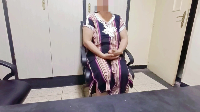 BBW LATINA: Nová prsatá zaměstnankyně dostane dobrou iniciaci šukání v kanceláři