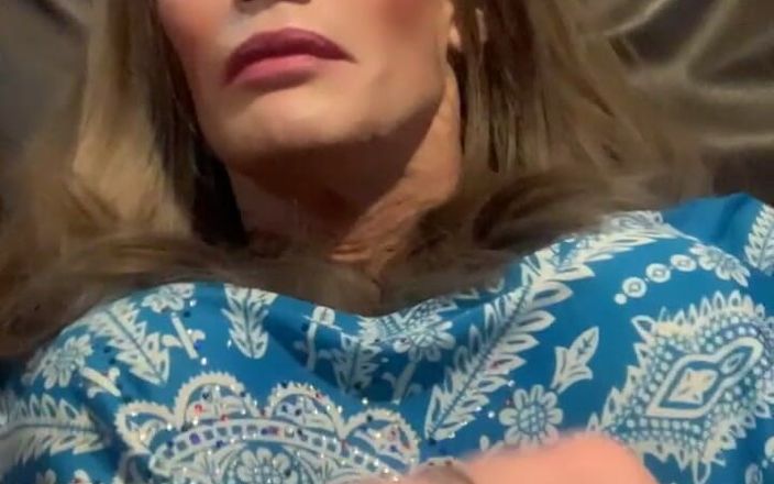 Lisa Luvly: Stroking My Hard Clit
