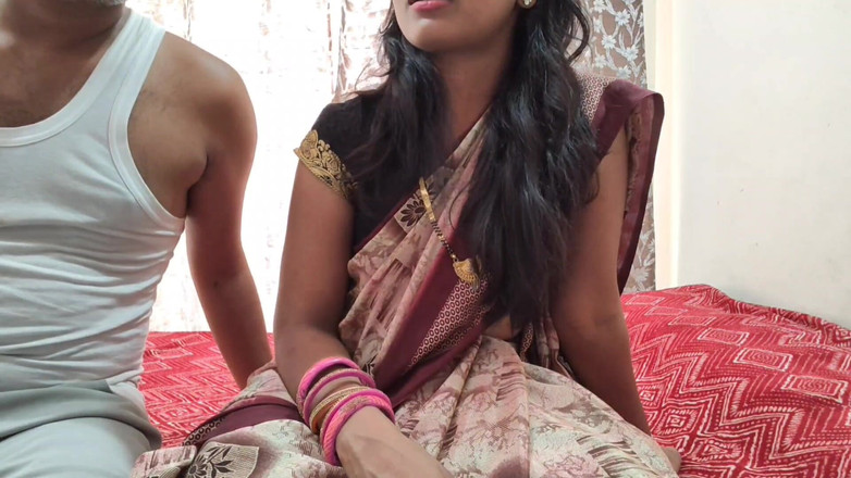 Mumbai Ashu: Desi Bhabhi masturbated her lover's dick and fucked his pussy