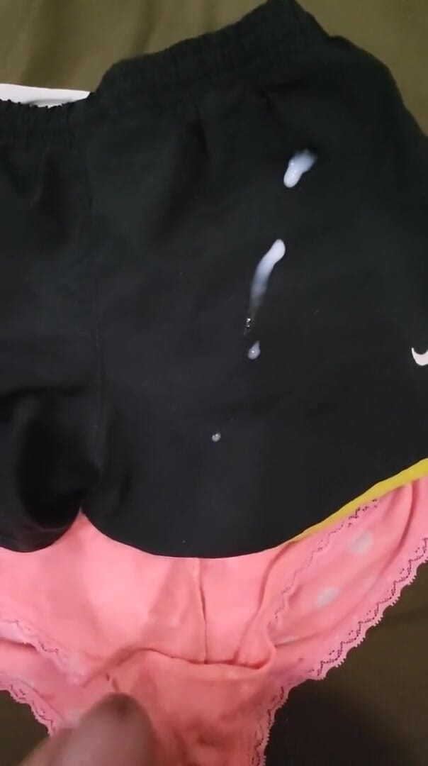Michael Moore: Inseminación de bragas hermanastras y pantalones cortos Nike después de...