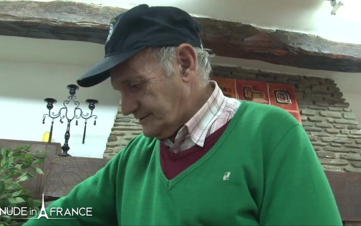 Nude in France: Предлагает себе оргию века с Кларой и Lili