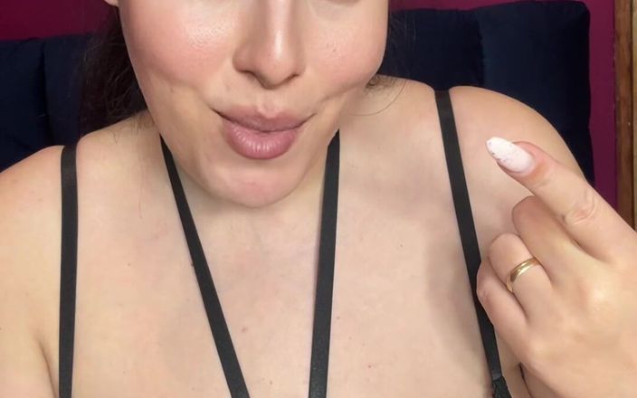 Young_strawberry: Milf recibe esperma en su boca