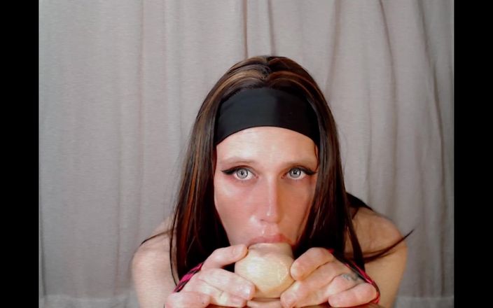 SissyFemboySumisa: Sissy babytgirl94 entrena su garganta profunda sin piedad y gran...