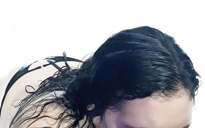 Sex_temptationX: Hermanastra despistada está invitada al jacuzzi después de la fiesta...