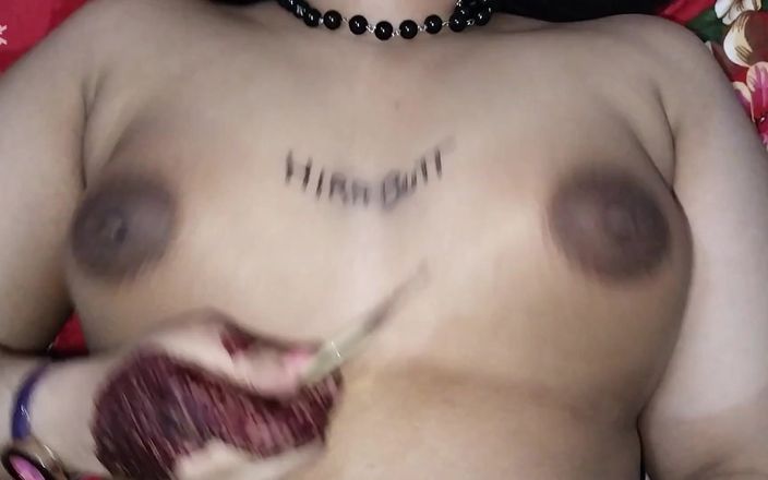 Sairaxsaim: El coño rosa de Hira Butt con grandes tetas apretadas