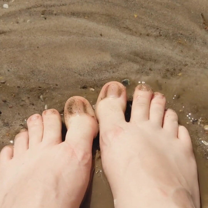 Evelyn Storm: Toes in the Sand