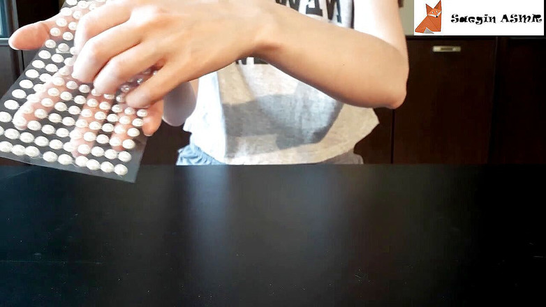 Saegin: [ASMR] Scratching textures, part 1 (no talking)