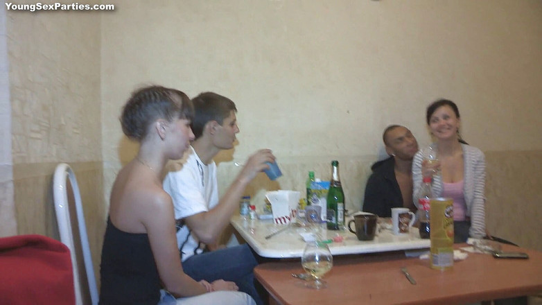 Young Sex Parties: Black and white guys fuck teens