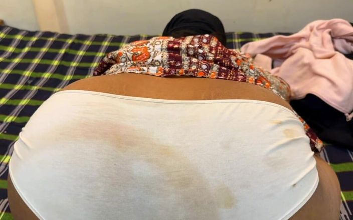 Aria Mia: Huge Booty Arabian Hot Aunty Live Show!