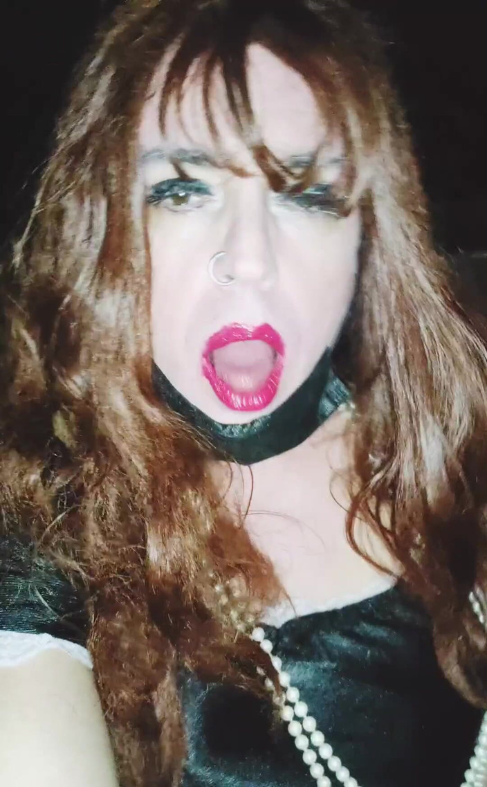 Joana Love: Mostrando mi bulto en el parque por la noche