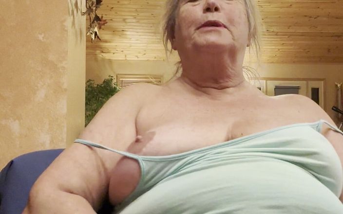 Big Ass 4 U: Pussy throbbing granny needs to explode