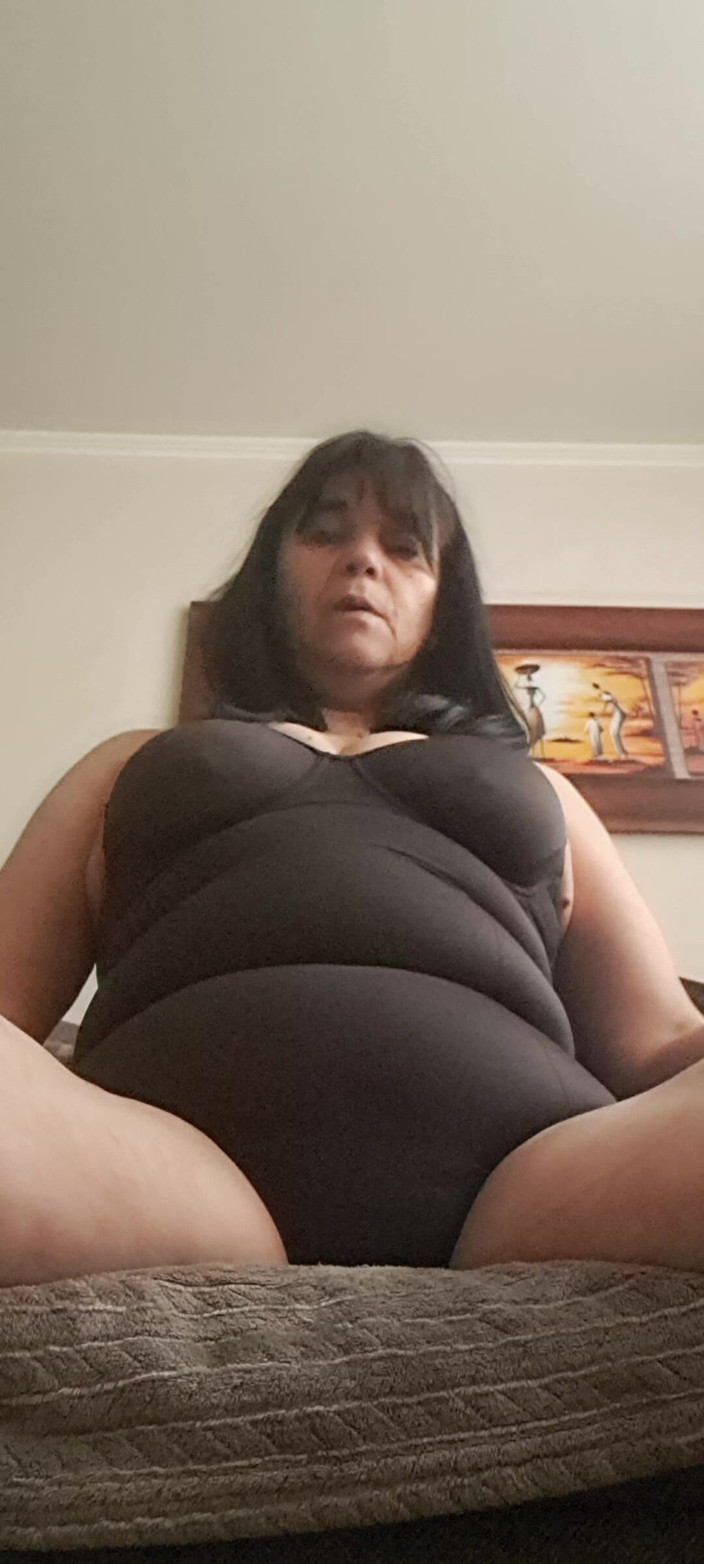 Mommy big hairy pussy: 熟女セクシーなPOVディルドジャーコフ