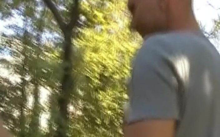 Enjoy German porn: Piękna niemiecka lalka zerżnięta w różnych miejscach publicznych