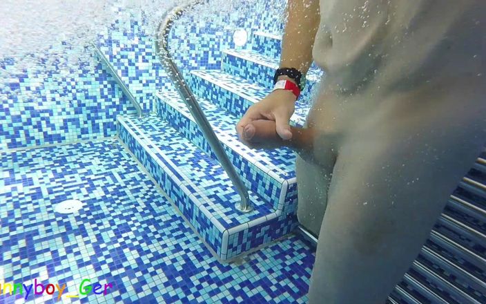 Funnyboy-Ger: Underwater: I Jerk off My Hard Cock and Hike in...