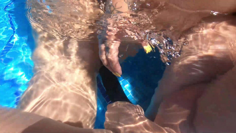 Cheyenne Rose 80: Underwater Double Ended Dildo