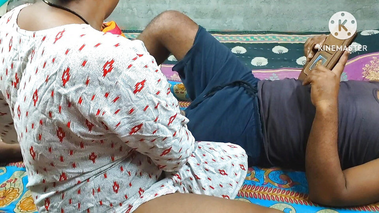 Priyanka xxx: Madrastra se desnudó y folló a su hijastro
