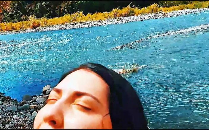 Nadia the big ass moroccan: Марокканская девушка сосет член своего любовника в лесу под открытым небом, и он эякулирует в ее рот