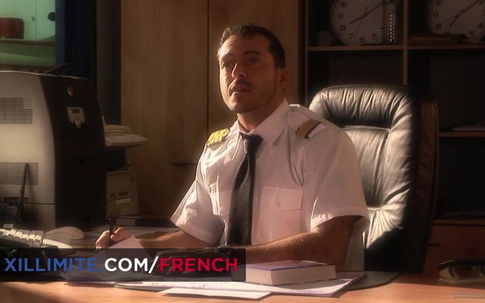 French girls at work: Vierer im Flughafenkabinen-Crewraum