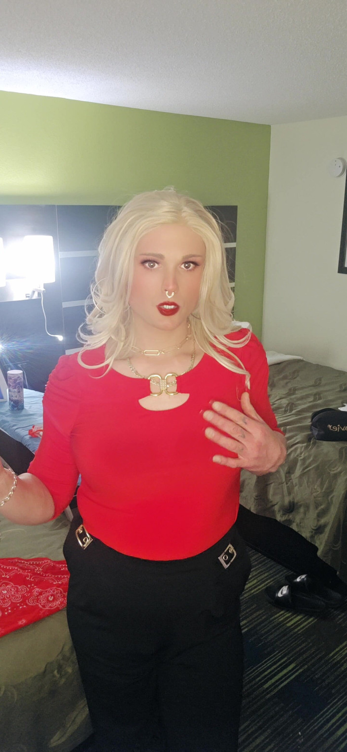 Darkfetish2k: Kylie Rey（）她很糟糕，她最热辣的吸烟恋物癖