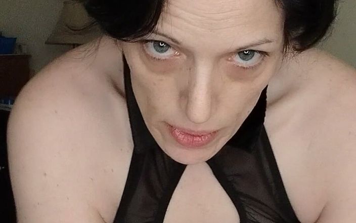 Sexiebabi: Sexiebabi - chica con almohada y culona con orgasmo
