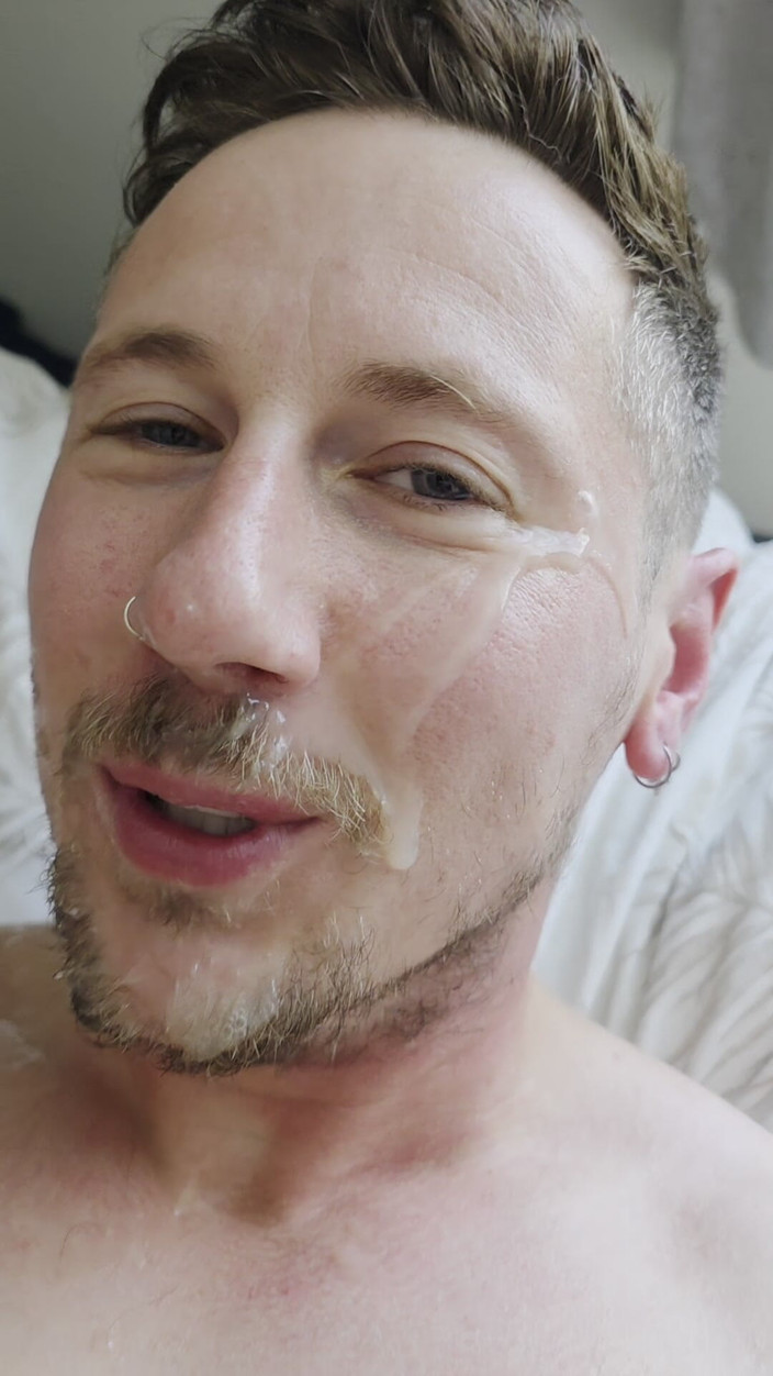gaynaughtywelsh: Compartiendo la enorme polla de mi padrastro con mi esposo