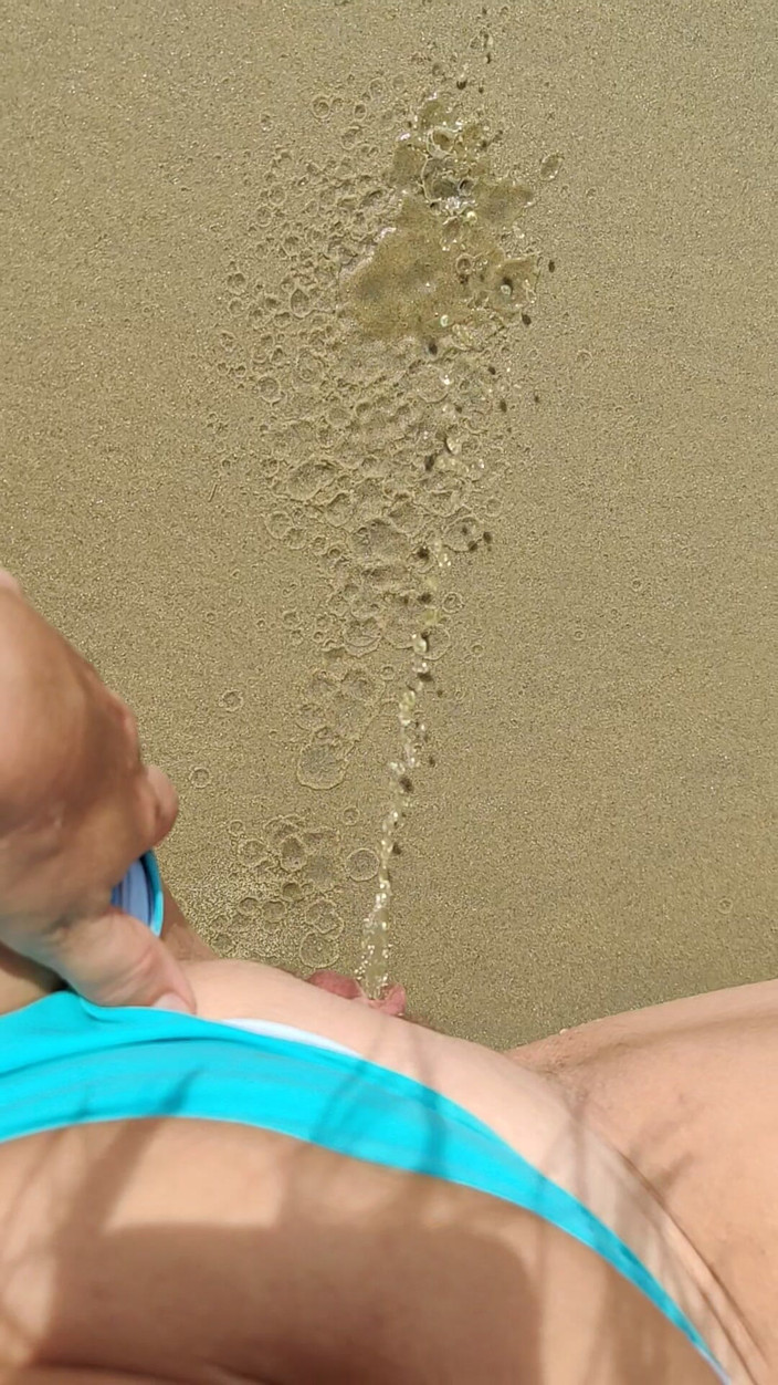 Abella Love: Hot Pee POV: MILF Pissing After Swimming