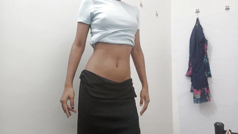 desigirl93: Joven linda india muestra sus grandes tetas y su coño...