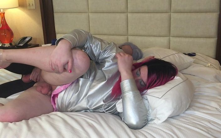 Sissy Bailey Wilde: Un travestito molto carina che scopa e succhia la trans...