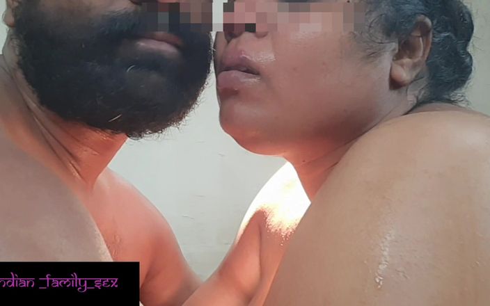 Indian IFS: Săruturi cu liplock.