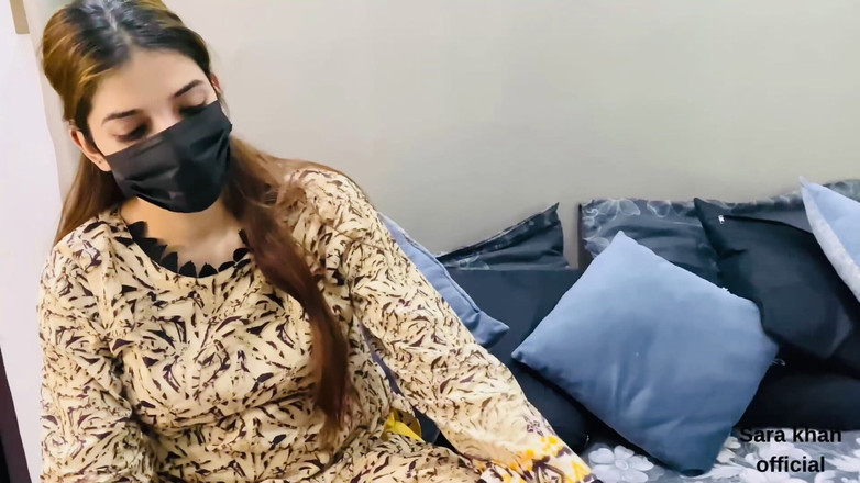 Sarakhan: Aldatan üvey anne gerçeği bildikten sonra üvey oğlunu sikiyor (Hintçe ses kaydı)