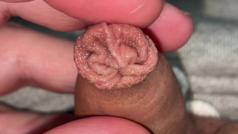 Wichskumpel: Small Juicy Uncut Cock Gets Out of Pants Playing with...