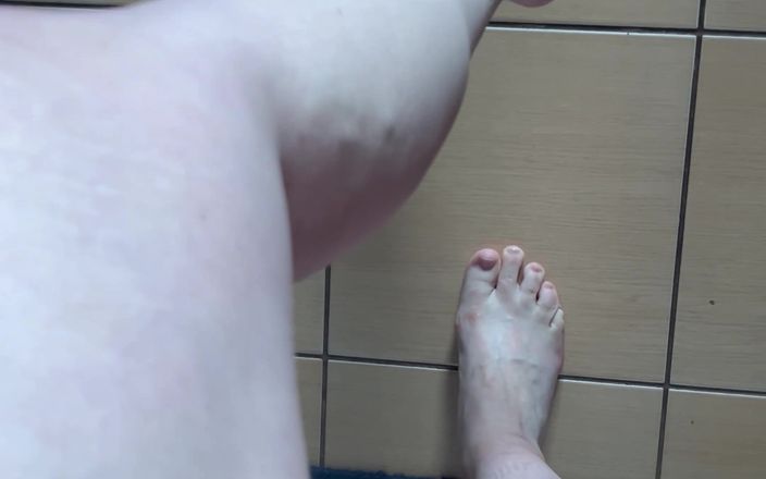 Feet: Punto de vista: camino descalzo
