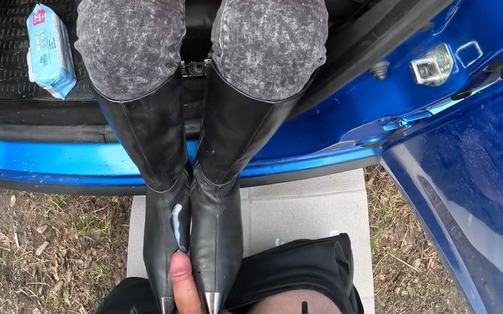 Mistressyammyboots: Обещала и доставлена. Размазываю bootworship, и я хотел использовать моего раба как пепельницу, пока я немного расслабился