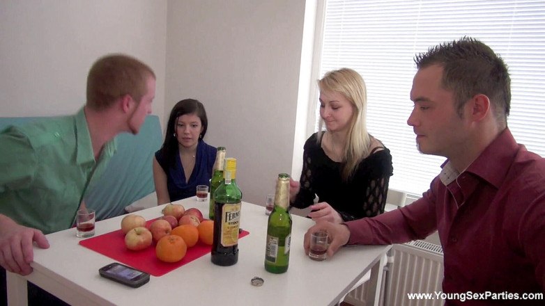 Young Sex Parties: Follando con los vecinos